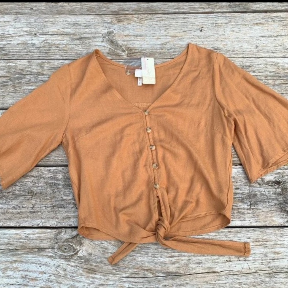 Japna brown button up top small
